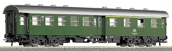 Passenger car 1st/2nd class<br /><a href='images/pictures/Roco/64515.jpg' target='_blank'>Full size image</a>